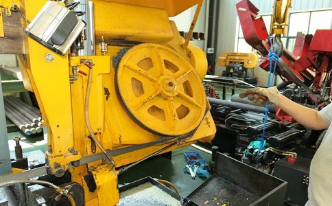 如何解决阳西卧式金属带锯床切削时出现的断带现象？